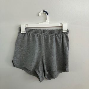 grey shorts